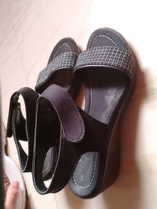Black Sandle