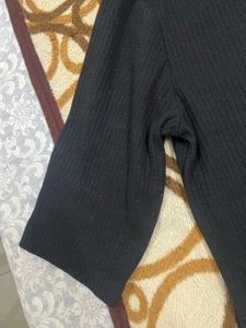 Chic Black Dress with Zipper Detail