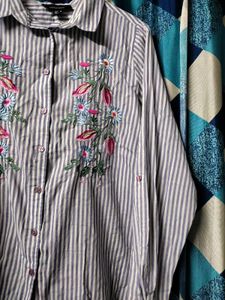 🎀 Atmosphere Embroidered Striped Shirt