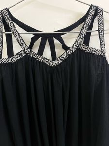 Chic Black Sleeveless Top
