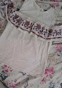 Pretty sleeveless top with all round embroidery
