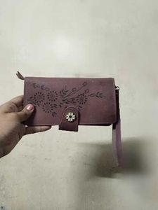 Guess Clutcher With 2 women wallet free