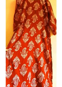 ✌🏼4 pieces ✌🏼Red Paisley Kurta 👗