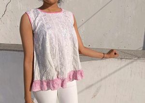 Embroidered Cute White Top 🎀🌸