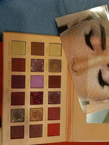 🥳Huda Beauty Eyeshadow🥳