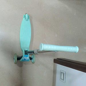 Kids' Three-Wheel Scooter