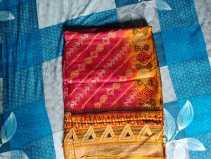 🧡✨Stunning Red &amp; Orange Printed Saree