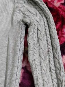 A Basic H&amp;M Pullover/ Sweatshirt