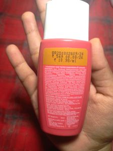 DOT &amp; KEY 🍓 DEW TINED SUNSCREEN