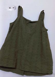 Olive Green Top 💚