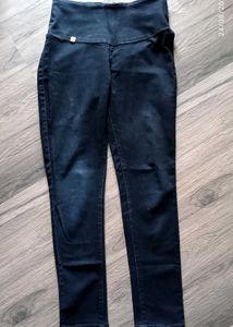 High-Waisted Jeans