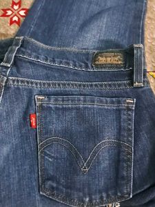 Levi&#39;s bootcut jeans dark blue colour