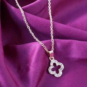 Clover Pendant Necklace