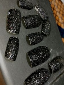 Set Of 1 Black Glitter Nails