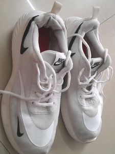 Nike Men&#39;s Sneaker