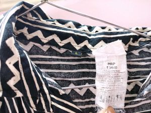 A Min Crop Shirt, Casual  For Girls.