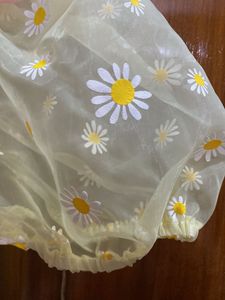 Daisy Puff Sleeve Top