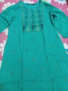 Elegant Green Embroidered Kurta