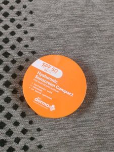 The Derma Co Hyaluronic Sunscreen Cmpact