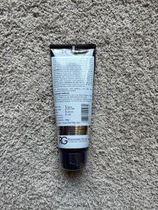 Qraa Men Activated Charcoal Scrub