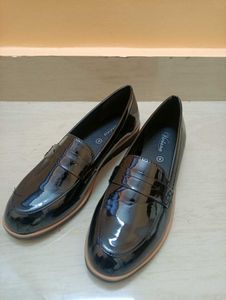 Chic Black Penny Loafers