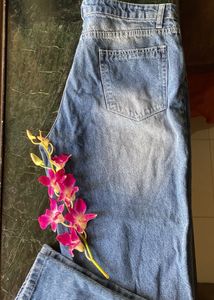 everyday dark blue denim with straight fit