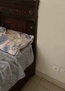 King size bed with storage On both sides