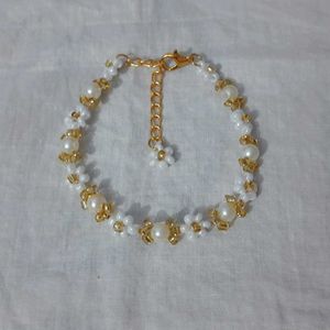 🌟 Floral Pearl Beaded Bracelet ✨️