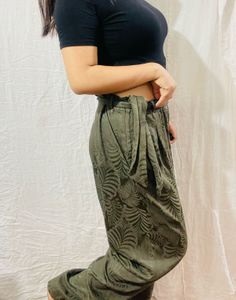 🌈H&amp;M High-Waisted Oilve Green Trouser
