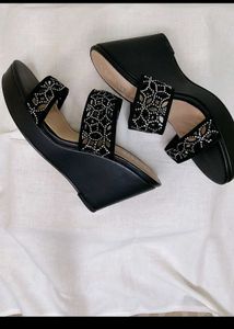 BRAND NEW SILVER BEADS DIAMONDS HEELS
