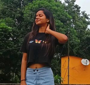 Crop Top &amp; Jeans Outfit