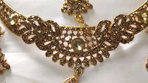 Neckless With Earrings