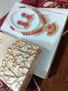 Necklace With Earrings. ..(New)