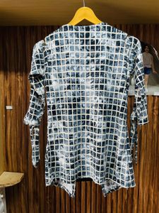 Stylish Checked Shrug