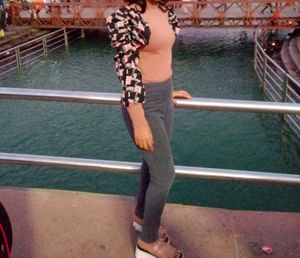 brown puffy sleeves top