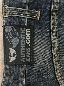 Authentlc Jeans Size 28 B200