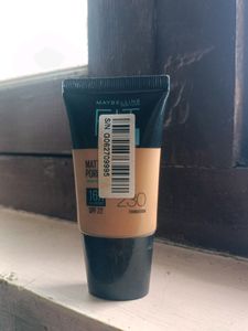 Maybelline New York Foundation 230 Shade