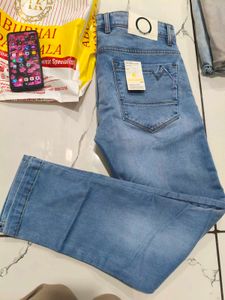 Blue 🔵 Jeans  With Tag .