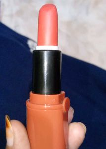 Huda Beauty Lipstick