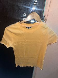 Yellow Ribbed Lettuce Edge Top