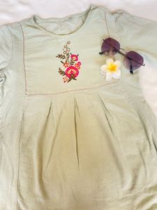 Chic Embroidered Cotton Kurta for Women