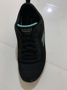 Black Skechers Sneakers