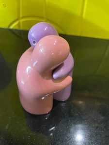 Salt And Pepper Shaker - Hugging Couple