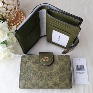 Authentic Coach Mollie Kisslock Wallet
