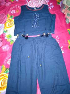 Crop Top And Pants With Long Shrug