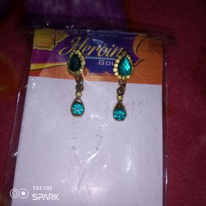 Green Stone Pendent With Free Earrings