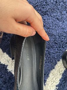 These Smart Allen Solly black Pumps/ Bellies