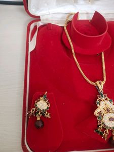 Elegant Necklace With  Earrings