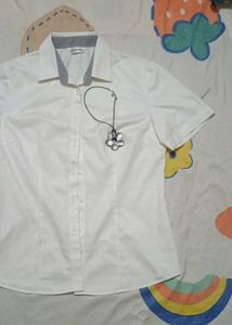 White Short Sleeve Shirt fitting