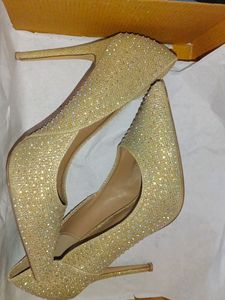 rhinestone pointed-toe pump heels